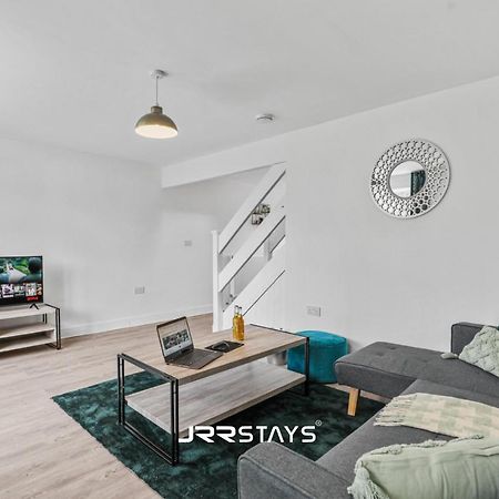 Wolverhampton - Amazing 3 Bedroom, Sleeps 6, Wi-Fi - Jrr Stays Exterior photo