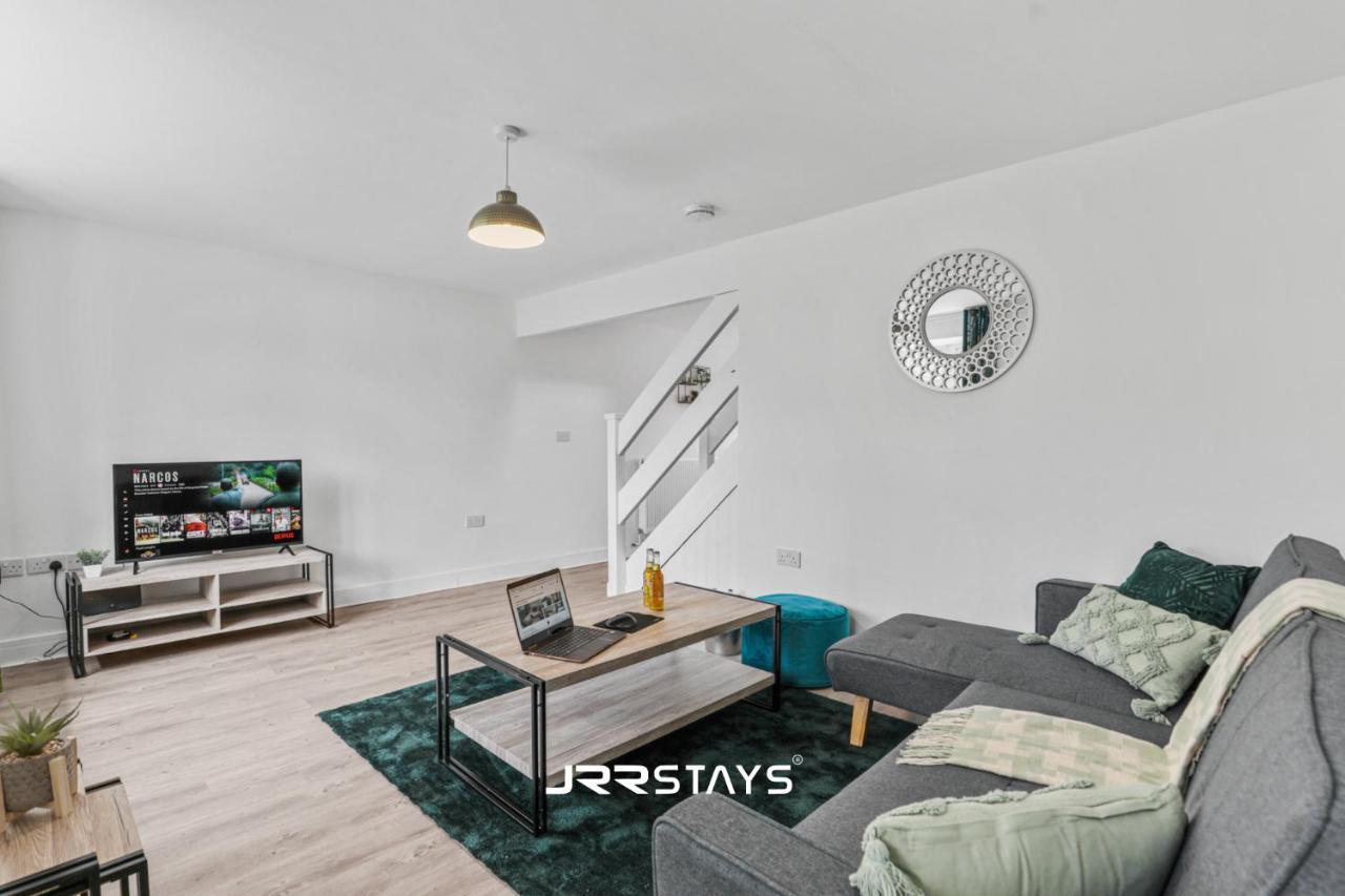 Wolverhampton - Amazing 3 Bedroom, Sleeps 6, Wi-Fi - Jrr Stays Exterior photo