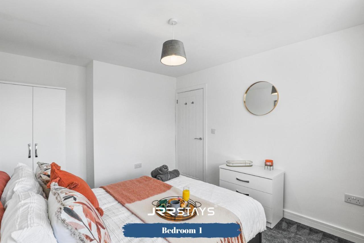Wolverhampton - Amazing 3 Bedroom, Sleeps 6, Wi-Fi - Jrr Stays Exterior photo