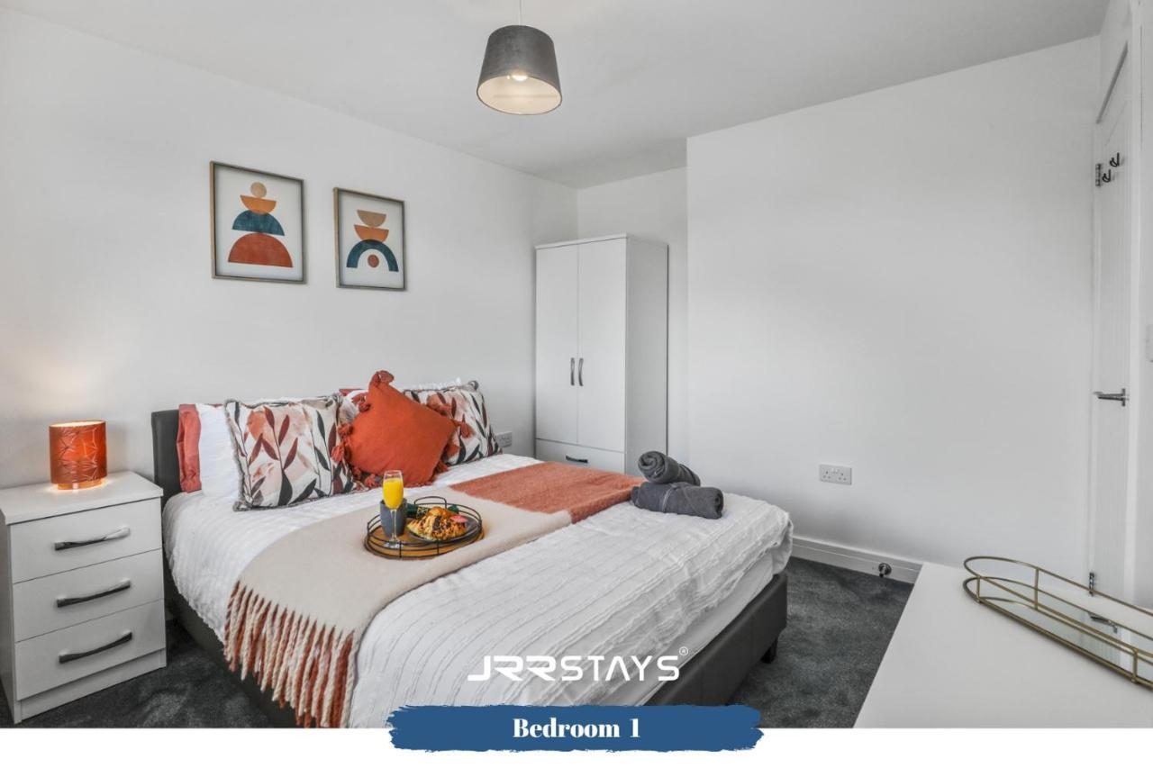 Wolverhampton - Amazing 3 Bedroom, Sleeps 6, Wi-Fi - Jrr Stays Exterior photo