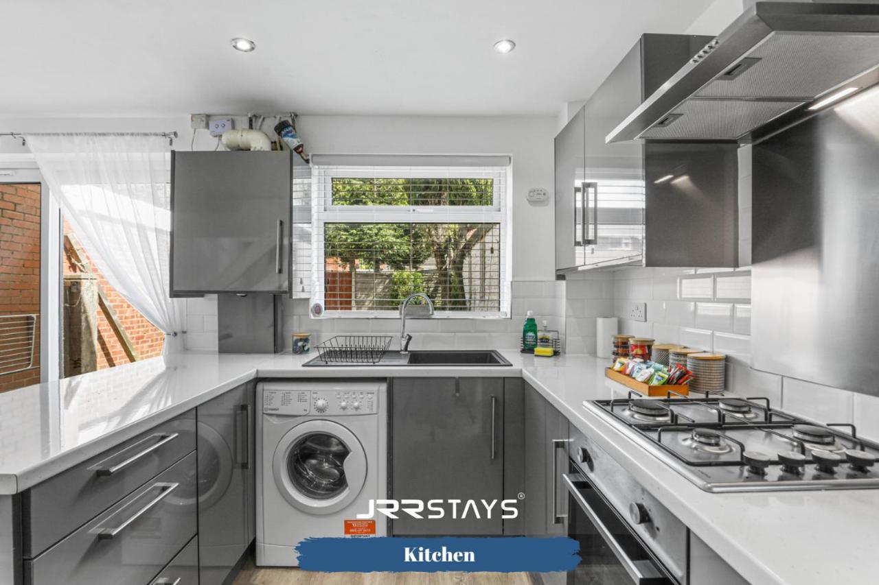 Wolverhampton - Amazing 3 Bedroom, Sleeps 6, Wi-Fi - Jrr Stays Exterior photo
