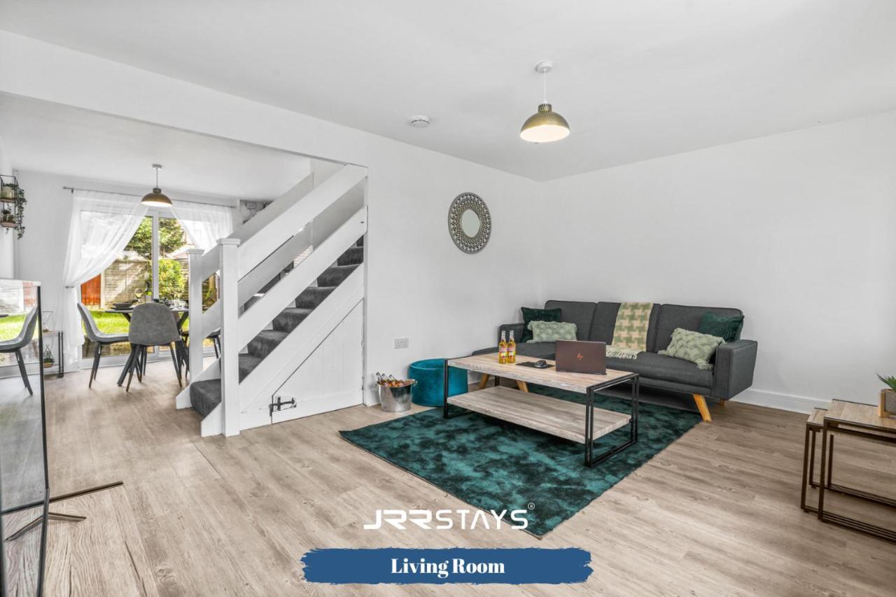 Wolverhampton - Amazing 3 Bedroom, Sleeps 6, Wi-Fi - Jrr Stays Exterior photo