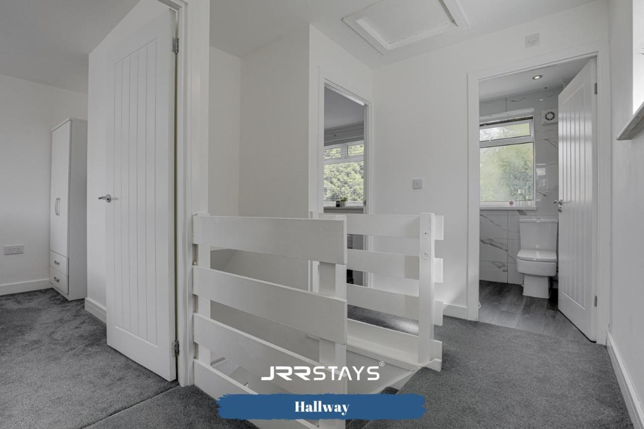 Wolverhampton - Amazing 3 Bedroom, Sleeps 6, Wi-Fi - Jrr Stays Exterior photo