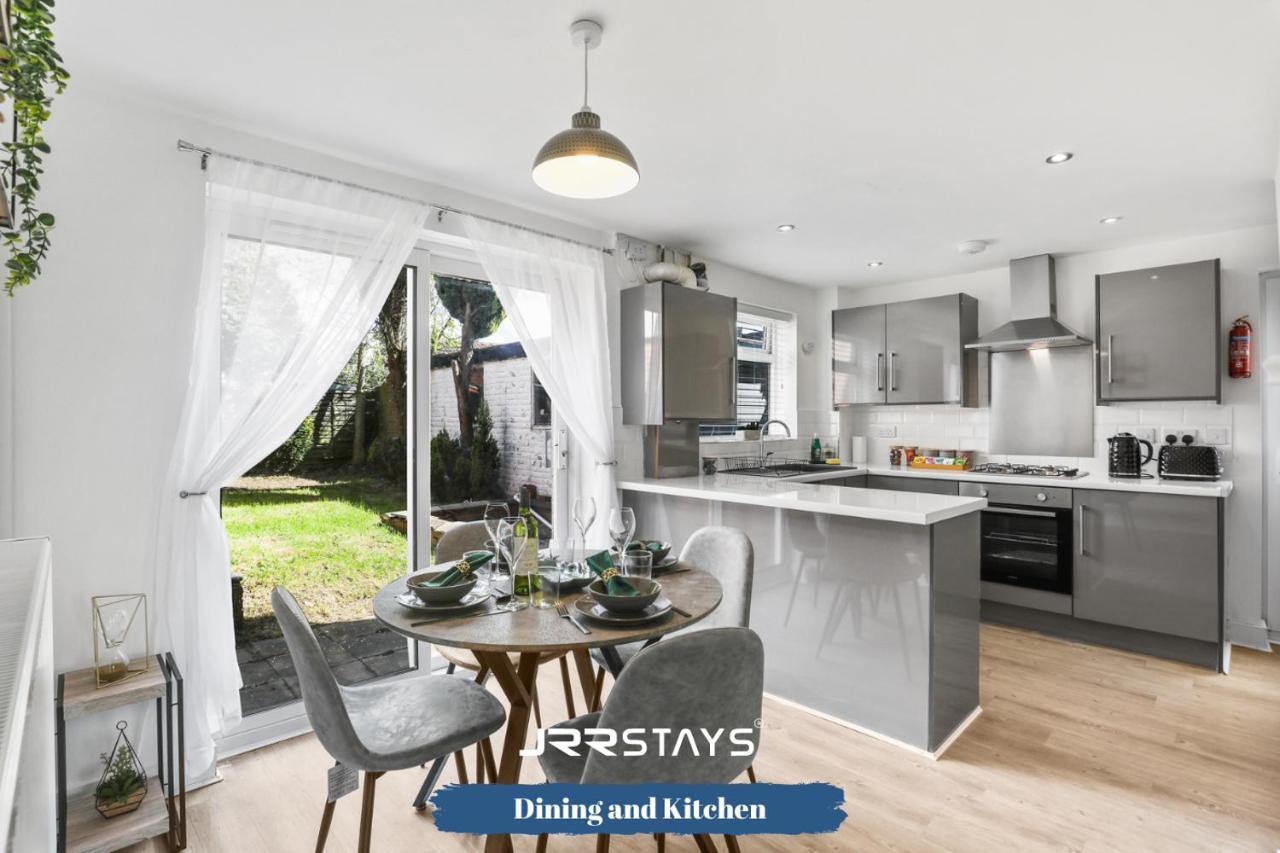 Wolverhampton - Amazing 3 Bedroom, Sleeps 6, Wi-Fi - Jrr Stays Exterior photo
