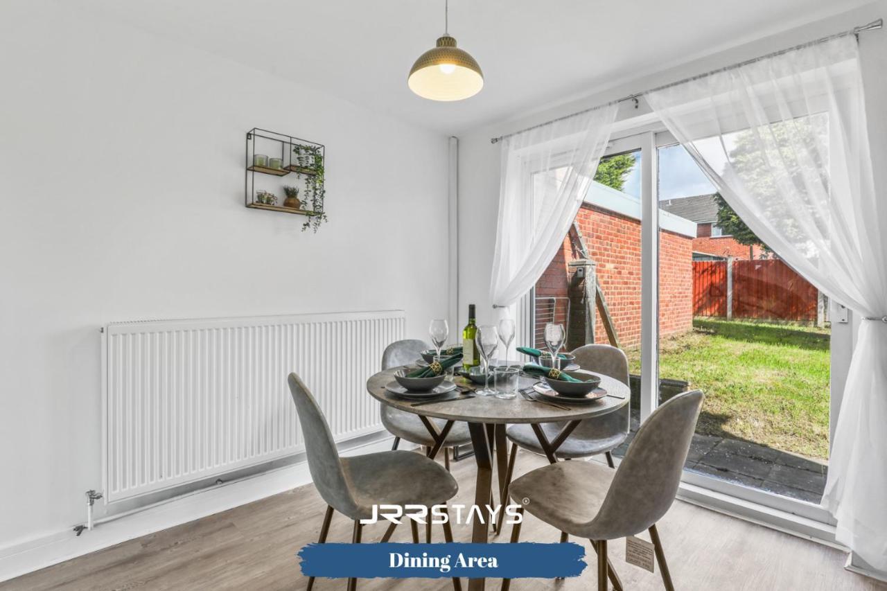 Wolverhampton - Amazing 3 Bedroom, Sleeps 6, Wi-Fi - Jrr Stays Exterior photo