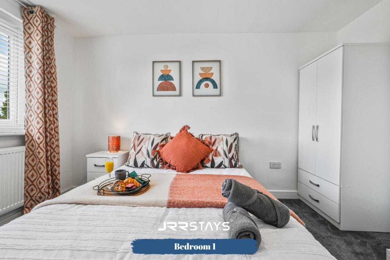 Wolverhampton - Amazing 3 Bedroom, Sleeps 6, Wi-Fi - Jrr Stays Exterior photo