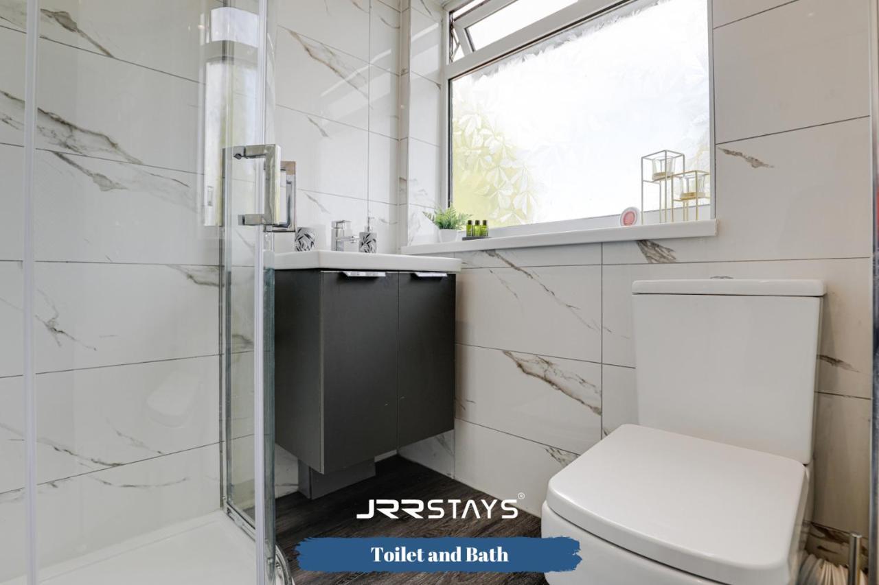 Wolverhampton - Amazing 3 Bedroom, Sleeps 6, Wi-Fi - Jrr Stays Exterior photo